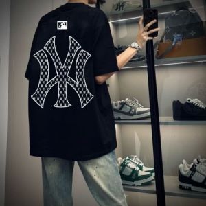 เสื้อยืดคอกลมแขนสั้นผ้าฝ้ายแท้สำหรับผู้ชาย ทรงหลวม สไตล์วัยรุ่น ลายการ์ตูน ใส่ไปเที่ยวในฤดูร้อน เสื้อยืดคอกลมทรงหลวมสบายๆ