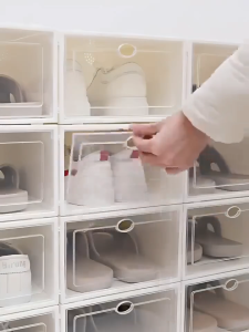 กล่องรองเท้า กล่องใส่รองเท้าพลาสติก เปิดฝาด้านหน้า กล่องเก็บรองเท้า กันฝุ่น ซ้อนได้หลายชั้น ซื้อ 2 แถม 2