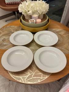 Wedgwood Westbury Chinaware 8" Gold Rim Pasta Bowl Plate