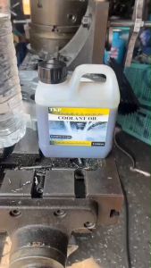 น้ำมันหล่อเย็นชนิดผสมน้ำเป็นน้ำนมสำหรับงานกลึง กัด ใส เจียร์ เจาะ