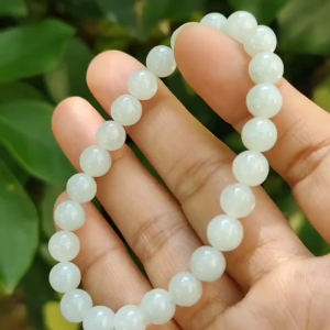Near White Jadeite Bead Bracelet – 25 Natural Type A Beads 7.3mm 90% Perfection Symbol of Purity & Renewal (bracelet43)