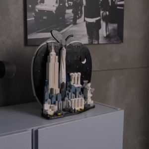 LEGO Architecture 21066 New York City – The Big Apple (1465 Pieces)