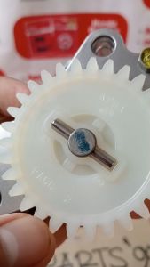 Pompa oli Oil Pump Assy Karisma (2002 - 2005) Supra X 125 Injection (2007 - 2014) original honda 15100KPH901