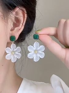 GL18K GOLD Fashion Green Flower Design tassel Earrings ES63670