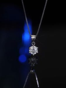 LOVETIA 1.0 Ct Kalung Moissanite Perak Asli 925 Fashion Temperamen Wanita Sertifikat GRA BTXL013