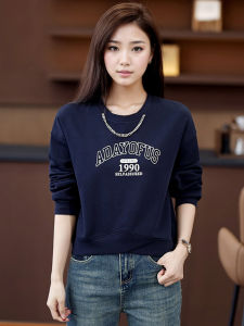 เสื้อสเวตเตอร์คอกลมพิมพ์ลายตัวอักษรสีแดงอ็อกซ์ฟอร์ดสำหรับผู้หญิง ทรงหลวม สไตล์วิทยาลัย เสื้อผ้าทำงานสไตล์เกาหลี ฤดูใบไม้ร่วง 2024