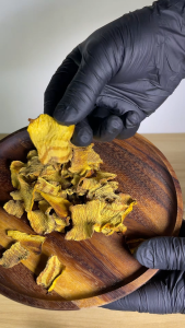 ฟักทองอบแห้งแท้ 100% | ไม่ใส่น้ำตาล | อร่อย คลีน พร้อมทาน | 50 ชิ้น | พร้อมส่งใน 1–2 วัน