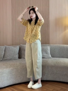 Bộ Đồ Hai Mảnh Họa Tiết Chấm Bi Màu Vàng Thanh Lịch Giản Dị Thời Trang Mùa Hè 2025 Áo Sơ Mi Cổ Tròn Tay Ngắn Và Quần Dài