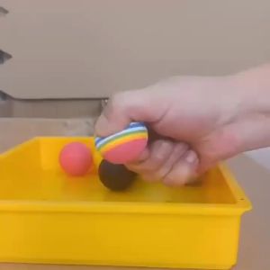 Mainan bola untuk kucing warna pelangi murah yang lagi viral mainan kitten elastis lucu