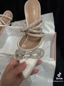 Giày sandal bít mũi da lụa đính nơ xoàn đá phale quai trong lấp lánh đi tiệc cực xinh hàng QC cao cấp màu đen trắng Ana