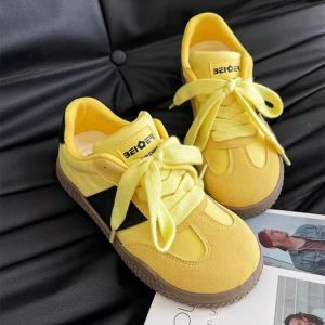 รองเท้าผ้าใบพื้นหนาสำหรับผู้หญิง สไตล์เกาหลี ฤดูใบไม้ร่วง 2024 รองเท้าผ้าใบสีขาวลำลองแบบสวมสบายสำหรับนักเรียน รองเท้าผ้าใบสไตล์เด็ก