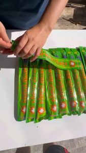 ธูปกันยุงกันแมลงสมุนไพรธรรมชาติ สูตรใหม่ พกพาสะดวก สุดคุ้ม 12 ถุง 125 บาท สีขาวสีส้มและสีดำ 1 ห่อ มี 30 ก้าน ตรามังกร