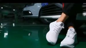 2024 Fashion Sneakers: Breathable Mesh Mens Running Shoes