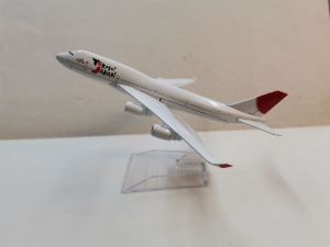 Japan Airlines JAL B777 Diecast Metal Airplane 6 inches with Stand - Collectible Model