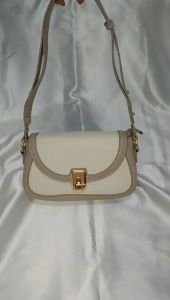 Tas Selempang Wanita Import: Tas Selempang Berkualitas Tinggi