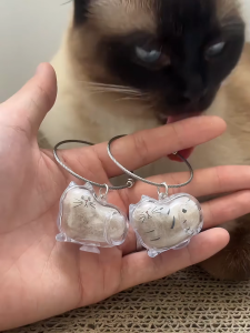 *มีสินค้าในสต็อก*โปร่งใสแมวกล่องเก็บขนสัตว์เลี้ยง ของเล่นแมวแคปซูลญี่ปุ่น พวงกุญแจ