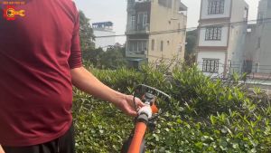 Máy Cắt Cỏ Dùng Pin NAVARA- 2 Pin - Đầy Đủ Phụ Kiện Lưỡi Cắt Đi Kèm