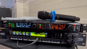 Micro Không Dây Shure ADX400 Bắt Sóng UHF Xa Lên Tới 300m 4 Anten Pin khủng Lọc Âm Chống Hú Rít Giọng Hát Trong Trẻo BH 12 THÁNG