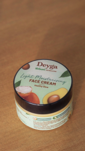 Deyga Light Moisturising Face Cream 30g | For Oily to Normal Skin | Lightweight & Non-Greasy | Controls Oil Fades Dark Spots Anti-Aging Non-Comedogenic | Daily Hydrating Face Moisturizer