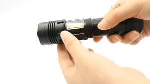 Đèn pin siêu sáng P70 với LED COB thân hiệu suất cao nhiều vỏ nhôm zoom