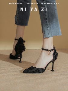 สีดำ รองเท้าส้นสูงรองเท้าเดี่ยวสําหรับผู้หญิงพร้อมหัวเข็มขัดสไตล์นางฟ้าขนาดเล็กหัวคม ทันสมัย พื้นรองเท้ายาง Ultra-Fine Fiber ซับใน