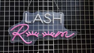 LASH Room  ขนาด 60 x 25 x 1.5 cm ป้ายไฟนีออน หน้าร้าน ป้ายไฟตัวอักษร ตกแต่งหน้าร้าน สร้างความโดดเด่นให้ร้านคุณ