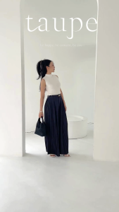 Taupe.brand Dolce Pleat Pant กางเกงทรงกระบอกมีดีไซน์ ออกแบบอัดพีทด้านข้าง ความเก๋ งานตัดเย็บดีงาม เนื้อผ้าดี ผ้ามีความนุ่ม เด้ง มีน้ำหนัก ยับยาก ดีเทลไม่เหมือนใคร