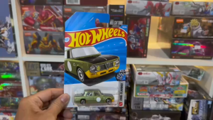 Mô Hình Xe Hot Wheels Alfa Romeo Giulia TI Super - Dòng Cool Classics (Tỷ Lệ 1:64)