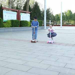 Xe trượt scooter trẻ em 2-12 tuổi có đèn nhấp nháy – gấp gọn dễ sử dụng quà tặng cho bé tập chơi