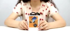 UORRIS Mini Microphone Bluetooth Mikrofon dengan Kotak Pengisi Daya Nirkabel Lavalier tanpa kabel hp Lapel Mic wireless clip on untuk YouTube TikTok Facebook Live