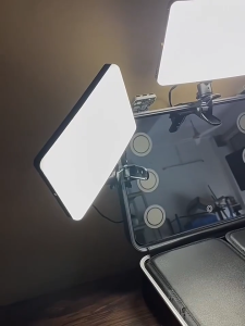 Makeup Artist LED Fill Light USB powered portable soft beauty light. It delivers gentle non-glaring illumination perfect for mobile live streaming video shooting and makeup touch-ups anytime anywhere.