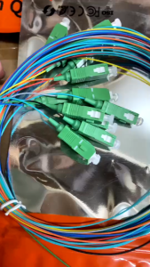 สาย ไฟเบอร์ ออฟ ติก Pigtail SM สี G657A2 12 คอร์ สายแพทช์ Pigtail SC /UPC SC/APC LC/UPC FTTH สายหางหมู