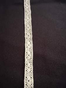 ผ้าลูกไม้ถักเส้น12บาท สีเบจ กว้าง1cm -1.2cm ยาวราคาหลาละ12บาท