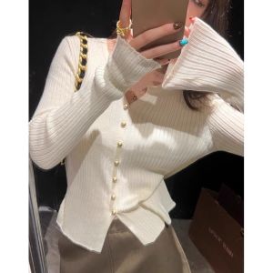 เสื้อสเวตเตอร์ถักคอวีแขนยาวทรงเข้ารูปสำหรับผู้หญิงในฤดูใบไม้ร่วงและฤดูหนาว เสื้อชั้นในทรงสั้นเข้ารูปเอวสูง เสื้อคลุมคาร์ดิแกนสไตล์เกาหลี