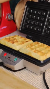 Fry King เตาวาฟเฟิลไฟฟ้า สี่เหลี่ยมพิมพ์ลึก รุ่น FR-C23