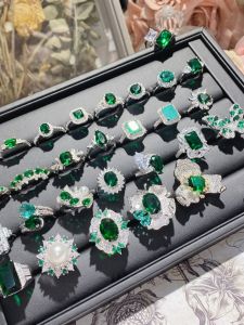 Luxurious Vintage French Style Green Tea Ring with Diamonds and Stars Full Pearl Embellished Fashion Accessory for Women