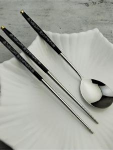 18-10 Stainless Steel Western Dining Utensils Anti-Slip Soup Spoon Baked Flower Craft Chopsticks Set Dinner Party Supplies