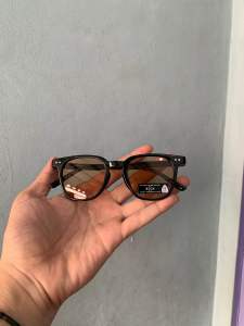 Kacamata gaya pria dan wanita untuk lensa udah anti silau ya berwarna coklat