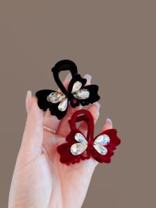 Red Velvet Shark Hair Clip Fashionable Autumn Winter Hair Accessories Crystal Embedded Medium Size for Women New Year Atmosphere