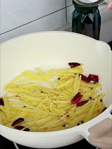 Quantitative Salt Shaker Control Salt Bottle MSG/Seasoning Can Household Kitchen Condiment Container Metering Salt Jar