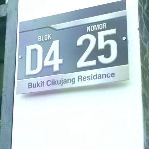 Nomor Rumah Akrilik Gambar Metalic & Motif Metal Gambar Stiker Murah