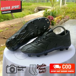 sepatu bola terbaru fullblack nyaman dipakai