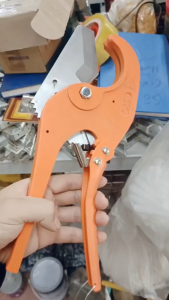 Kéo cắt ống nhựa PVC và cao su Ø 20 - 63mm lưỡi kéo inox Asaki AK-0087