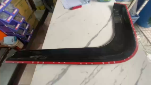 VÈ CHE MƯA KÍNH XE KHÁCH HUYNDAI UNIVERSE 45-47 CHỖ CÓ KEO 3M SẴN (GIÁ BÁN THEO CÁI)