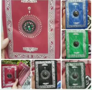 Sajadah Lipat Dilengkapi Kompas Kiblat Sejadah Travel / Tikar Alas Shalat - Haji Umroh Ibadah Souvenir