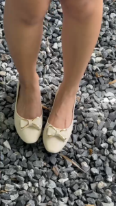 MOLLY คัทชูประดับโบว์อะไหล่สีทอง เท้าปกติลด1ไซส์/หน้าเท้ากว้างใส่ตรงไซส์