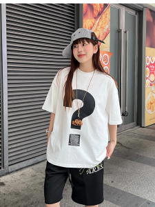 T-Shirt Wanita Lengan Pendek Putih Ukuran Besar  Desain Retro Amerika Premium  Katun Tipis Bernapas Slim Fit  Atasan Casual Longgar Tren Musim Panas 2025  Gaya Minimalis Eksklusif  Manis dan keren  Modis  Serbaguna  Kerah bulat  Set kepala  Nyaman Tops