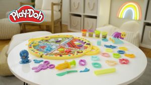 Play-Doh Fold & Go Playmat Starter Set: 19 Accessories & Multicolor Compound. Perfect Arts & Crafts Toy for Kids Ages 3+