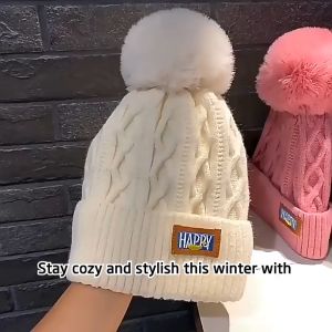 TOPI KUPLUK MUSIM DINGIN DENGAN WARNA WARNI CANTIK DISERTAI POM POM PADA BAGIAN ATAS