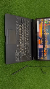 TadIet 2 ni 1 Fujitsu Q739/AE cpu Atom RAM 4 SSD 128 Gb มีปากกาในตัว มี wifi ในตัว  มีกล้องหน้า/หลัง ขนาดหน้า 13.5 นิ้ว